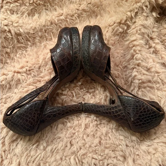 VTG 1940s or 50s Alligator Pumps Brown Leather Women